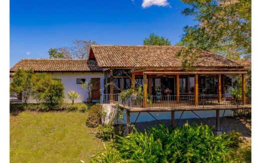 Casa de lujo en Venta en Orotina – con Vista al Golfo de Nicoya