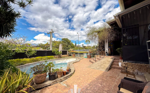 Venta Propiedad con 2 Casas y Uso Mixto – San Rafael de Escazú