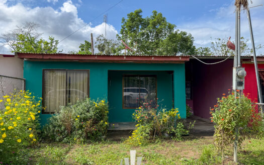 Casa en Venta con Amplio Terreno en Zona Residencial