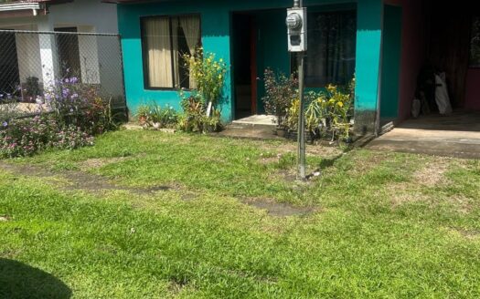 Casa en Venta con Amplio Terreno en Zona Residencial