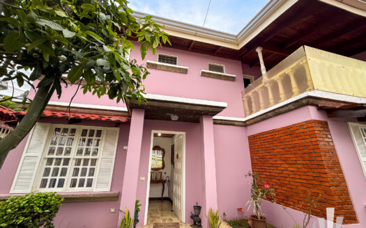 Casa esquinera en venta en La Colina de Curridabat