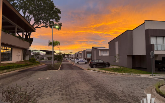 Casa en alquiler en Condominio Lindora Village, Santa Ana