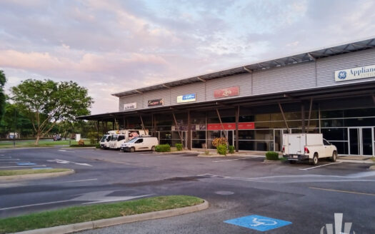 Local Comercial con Oficinas y Bodega en Venta | Junto a Porcelanosa